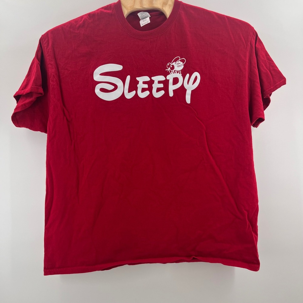 Gildan Heavy Cotton Red Sleepy T-Shirt Mens XXL Disney Font Fly Character